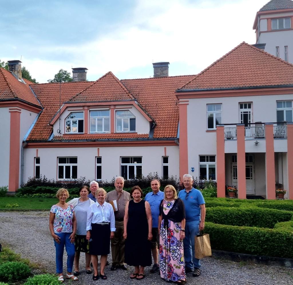 Latvijas Diplomātu Asociācija viesojas Jāņa Čakstes dzimtas muzejā "Auči" Latvijas Diplomātu Asociācija viesojas Jāņa Čakstes dzimtas muzejā "Auči"